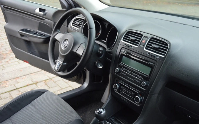 Volkswagen Golf cena 19900 przebieg: 225000, rok produkcji 2010 z Legnica małe 172